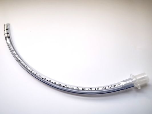 Tubes nasaux et endotrachéaux médicaux en PVC déballés